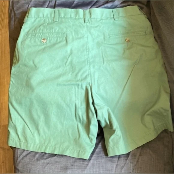 Roundtree & Yorke-Green Shorts-Size 36-Excellent Condition - Picture 3 of 4